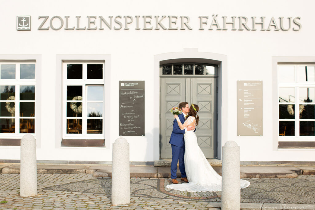Zollenspieker_Hochzeit_Brautpaar-03_1200x800