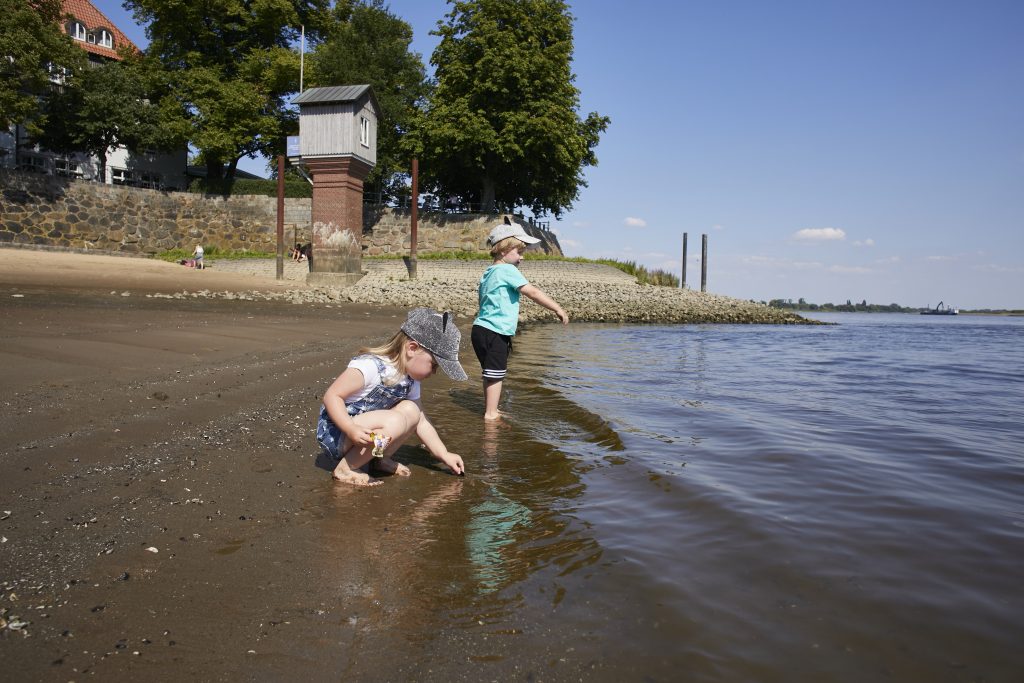Zollenspieker_Kinder_an_Elbe_0197