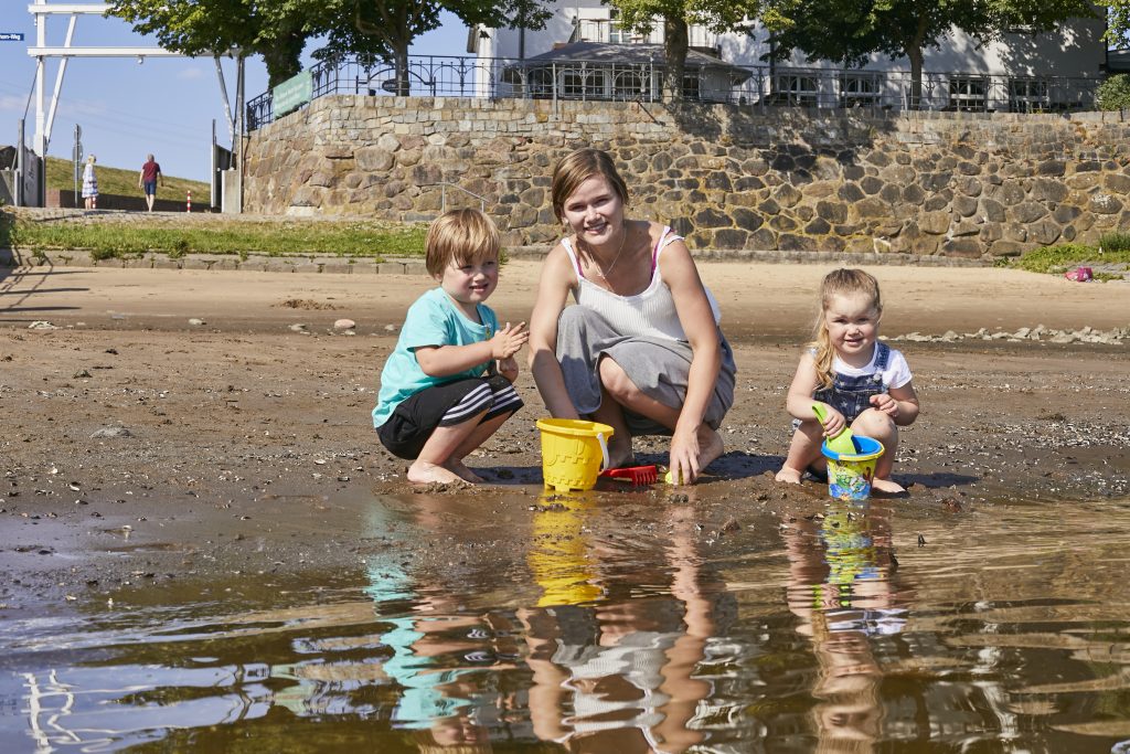 Zollenspieker_Kinder_an_Elbe_0460
